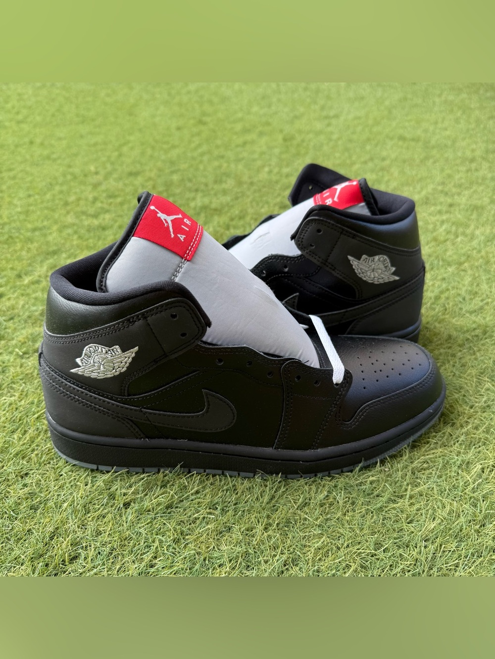Air Jordan 1 Mid SE Black Metallic Reimagined